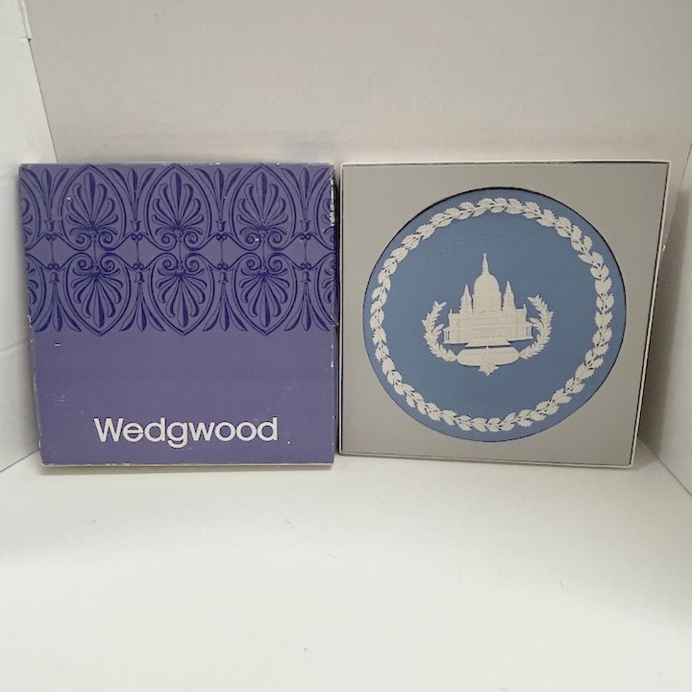 Wedgwood 1972 Christmas Plate St Pauls Cathedral Blue Jasperware England Boxed